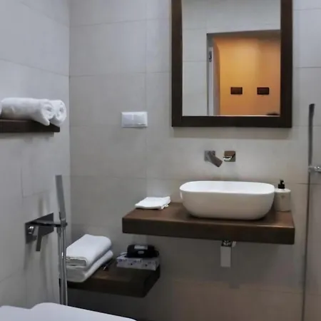 Boutique 108 - Old City, Luxury Apt. With A Garage *