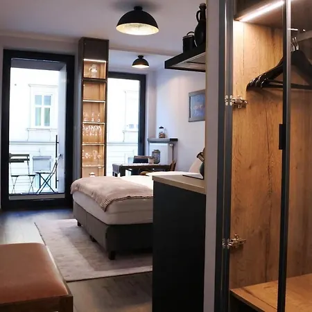 Boutique 108 - Old City, Luxury Apt. With A Garage