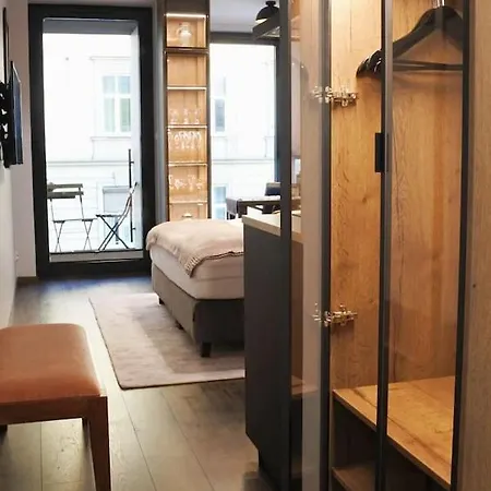 Boutique 108 - Old City, Luxury Apt. With A Garage Апартаменты *